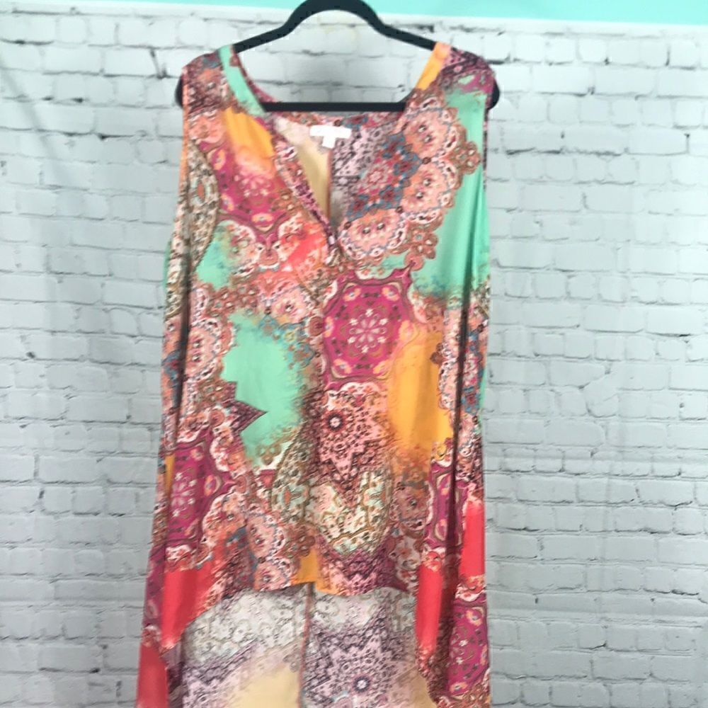 Spense high/low Colorful tank made of light polyester. Super cute with leggings!
